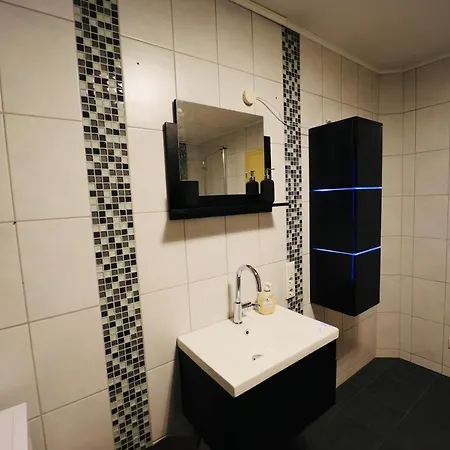 Generous I 7 Beds I 110 Sqm I Fast Internet Apartamento