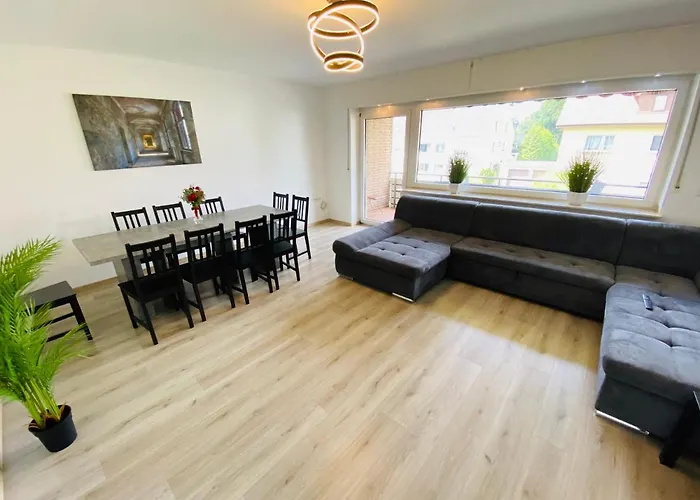 Generous I 7 Beds I 110 Sqm I Fast Internet Appartement Paderborn