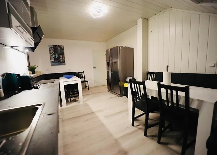 Generous I 7 Beds I 110 Sqm I Fast Internet Appartement Paderborn